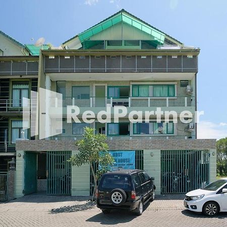Pondok Hijau Syariah Mitra Reddoorz At Citraland Surabaya Luaran gambar