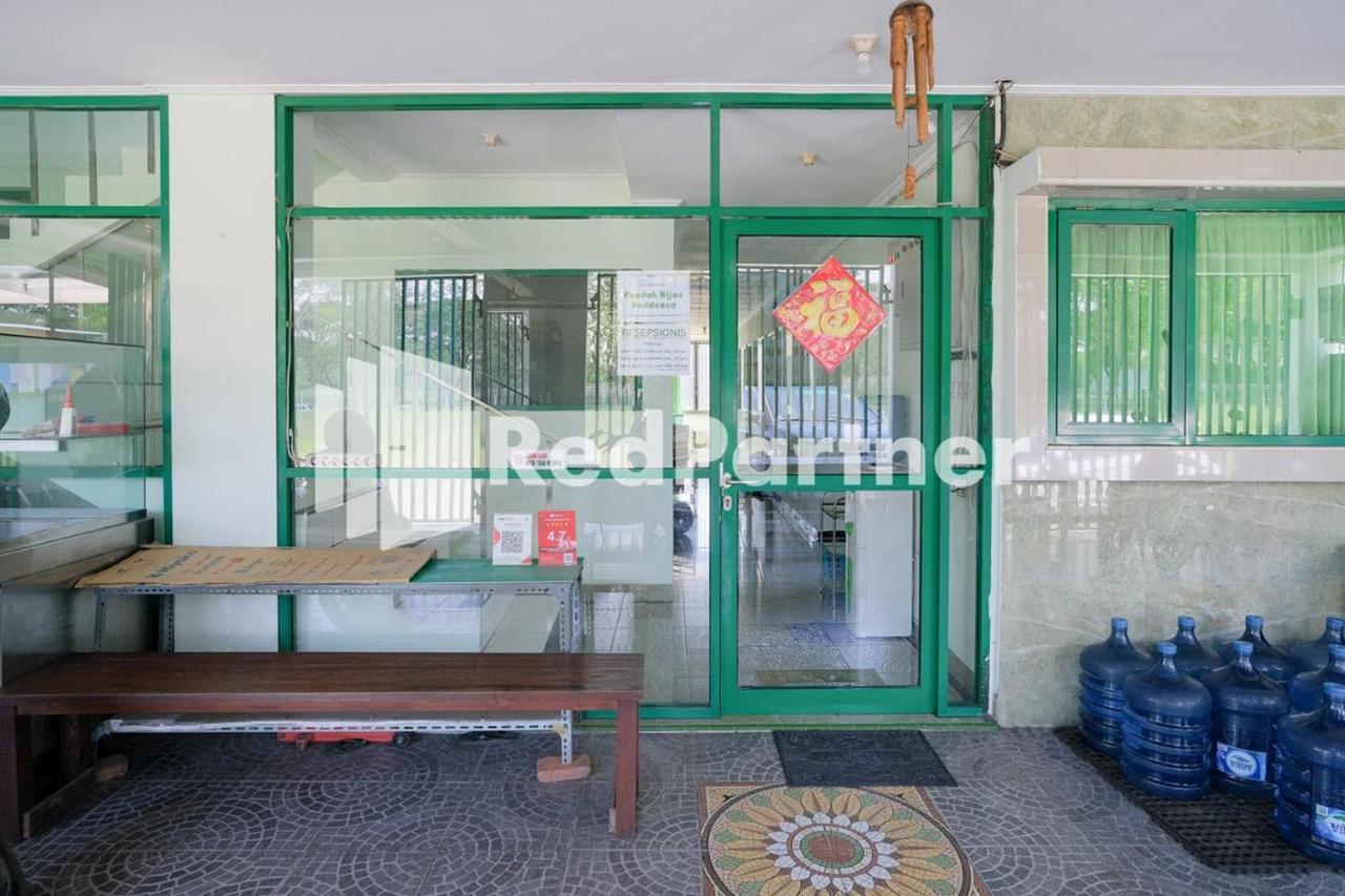 Pondok Hijau Syariah Mitra Reddoorz At Citraland Surabaya Luaran gambar