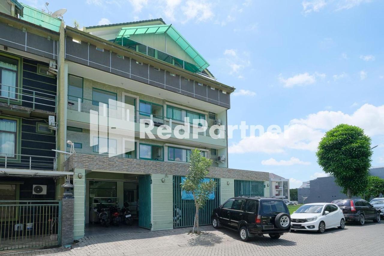 Pondok Hijau Syariah Mitra Reddoorz At Citraland Surabaya Luaran gambar